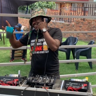 Baba ka Olwethu , I respect my grind & hustle . love music (Deep House), art and creative works . Chillaxed Sounds Founder . Sapiosexual . Christian 🙏🏾