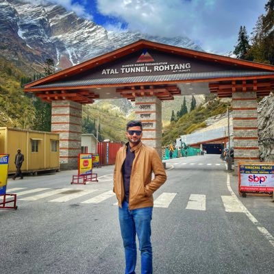 PiyushShah2712's profile picture. 💻 Full-Stack Developer | 🚀 Next.js | 🎓 IT @ DTU (DCE) 2025 | 🏏
