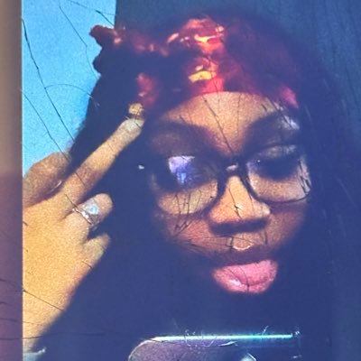 toovalidvvv's profile picture. Stay Awhile , somewhere facing a 🪵 .