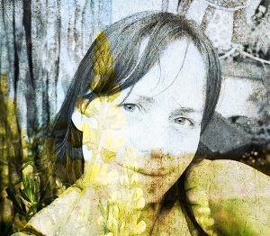 JunoFibreArts's profile picture. girl behind Juno Fibre Arts, yarn dyer, knitter, spinner.