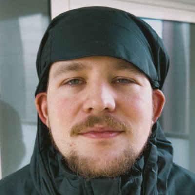 Freizeit Streamer |Studiert | Corgi Besitzer Auf der blauen Wolke