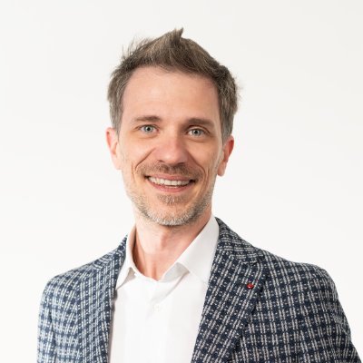Group Corporate & Internal Communication Director @CisalfaGroup. #music and #motorbikes are my passions. My opinions are my own and RT ≠ endorsement.