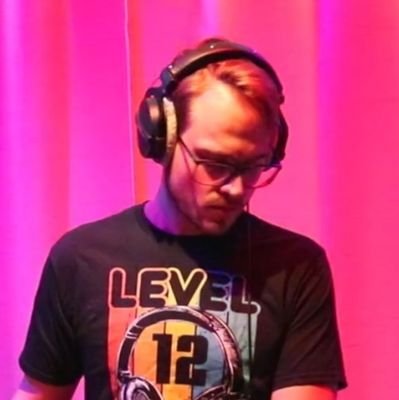 Twitch DJ im Bereich 
House | DnB | Harderstyle
🧑‍🍼Daddy by Day DJ at Night🎧 
Streamplan auf Insta 👀🔗👇