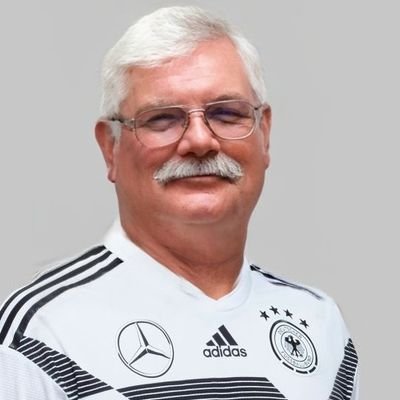 Digitales Wunderkind des DFB und Fußballfunktionär, Leiter der IT-Kommission des DFB, Präsidentschaftskandidat. Just parody, Elon!