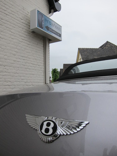 ProWheels specialist in lichtmetalen velgen, velgen, banden, winterbanden
Door eigen import kunnen wij complete wielsets tegen zeer scherpe prijzen aanbieden.