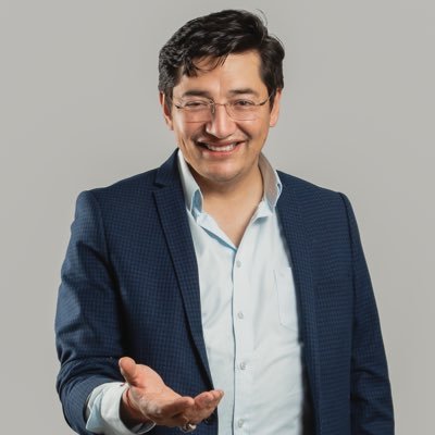 Querendon de la ciudad y de los territorios. Y por ahora alcalde de Riobamba. Arquitecto Master en desarrollo territorial y Master en ciencias políticas.