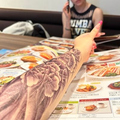 haru_surei's profile picture. オン眉が似合うと自負している