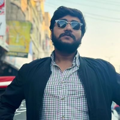 Pakistani 🇵🇰 
Shia 💫
Omnivert , Simple and Funny 😇😂 Computer Scientist 2021 🌐
HBL 💰
Ya Ali (AS) Madad 💞 🙌🏻 
Admin SipaheZainab
