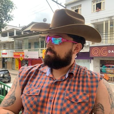 Igroboy's profile picture. Professor de história e caipira. 
Reclamações pessoais sobre o cotidiano e palpites sobre assuntos não relevantes