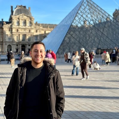 👨🏻⚕️ 🫁 en formación, que no le teme a hablar abiertamente de sus desgracias y ama el Alprazolam. P.S: I am doing better than I ever was 🤴🏽