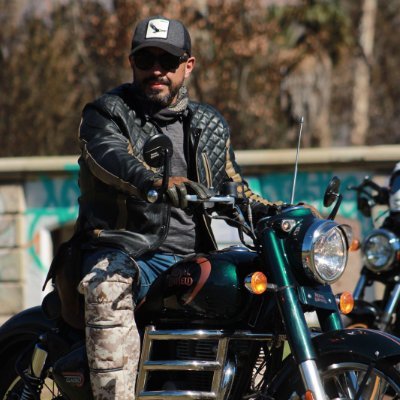 blancobenjamin's profile picture. Since 1975 ...

Ciclista de bajo rendimiento,
motoquero de baja cilindrada. 
Sabinero,
Papá.