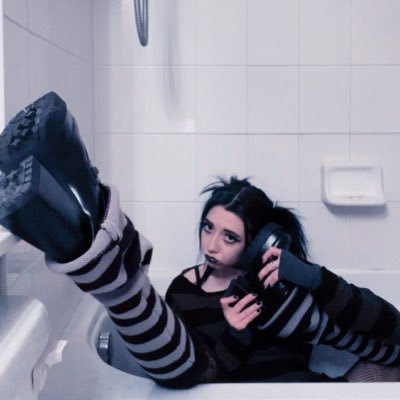 spongebobVAL_'s profile picture. just a silly goose living in a world full of serious geese