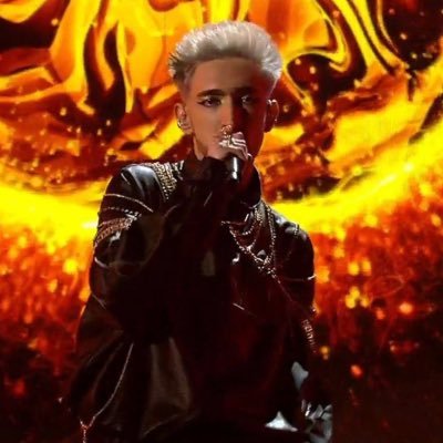 itsnaenit's profile picture. 🏳️‍🌈 | bailarina de día 🪩 pequeña streamer por la noche 🎮 aspirante a bailarina de @PaulSThin💙🪶