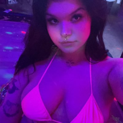 50% shitposting 50% horny 100% dumb bitch ~ stripper ~ alt bbw princess ~ 24 y/o milf ~ nudes dealer ~ cashapp: $pdxfallon