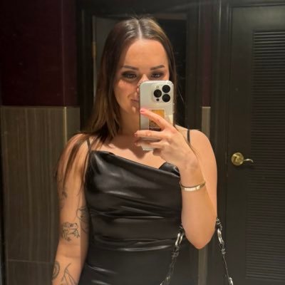 sarahosvath's profile picture. 