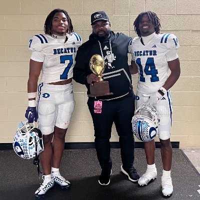 Daniel Palmer(DP)| Husband| Father| RB Coach/Recruiting Coordinator @DecaturEaglesFB| UTEP/WTAMU/Navarro Alumni|
Father of:@a_Gilbreath2024 @NatePa7mer