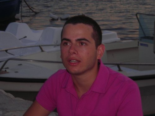 GaetanoPrm's profile picture. E' vero che molte persone perdono la vita per un incidente; ma è anche vero che la maggior parte della gente deve la propria vita ad un incidente.