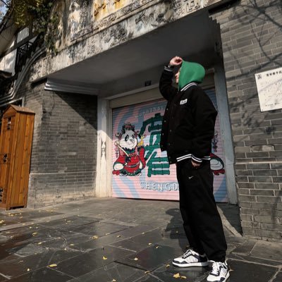 一个无所事事的韭菜 喜欢金钱的味道 所以来到了币圈 主做现货 喜欢一切关于💰的事情…OTC 上门送纸服务 多种交易方式 🌍:YWW898999