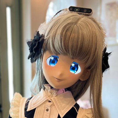 アニメから抜け出てきたような個性豊かなメイドロボット達が給仕してくれる 