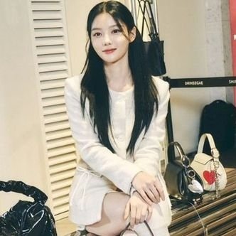 an actress who was born in 1999, known as saeguk fairy ※ Awesome Entertainment ※ Love loves to love love ♡ Laneige , FILA Korea • not affiliated w/ the real one