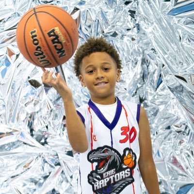 Just a student athlete striving for greatness Class of 2031 combo guard. Erie Raptors basketball 🏀🦖📈 email : ratliffjrcorey@gmail.com