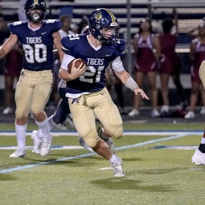 Arlington Highschool (TN) 2024 | 5’10 | 190 LBS | Running Back | 40 yard 4.47 | squat 475 | bench 275 |