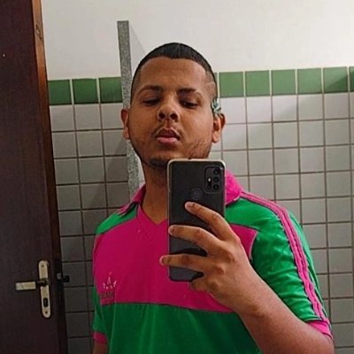 Mestrando em Lit. Brasileira - UERJ | Escola de samba, literatura e música |
Textos em:
