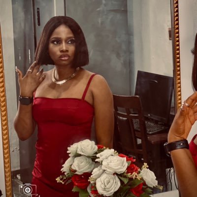 Estellamacqueen's profile picture. 🎶 Music enthusiast draped in calm black hues. Aquarius fashionista navigating life's rhythm with serenity. ✨💃 #SerenityInStyle #AquariusVibes