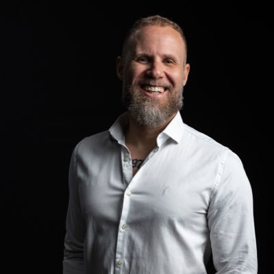 Empresário, Oficina do Smartphone IRP Apple, Especialista Apple desde 2000, Pai, Marido, Triatleta Amador, apaixonado pela vida e por pessoas!