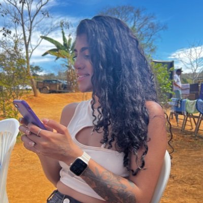 Cresça se for necessário, mude se for preciso, mas nunca deixe de sorrir.