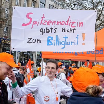 Nordischer Arzt 🧑‍⚕️ | Innere Medizin, Notfallmedizin, #FOAMed ⚕️ | DGIM | DGINA | Er/Ihm 🏳️‍🌈 | Personal Spam: @NerdyGriffinDoc | @ChrisWirks@medibubble.org