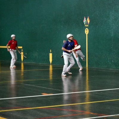 Pelotari⚾️

El Cortijo 🍷

🔴⚪️🔴⚪️