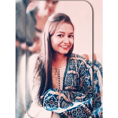 आज भी हारी हुई बाजी खेलना पसंद है ..
क्योंकि मै ..
तक़दीर से ज्यादा खुद पर भरोसा रखती हु