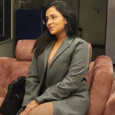 Ruchapandya12's profile picture. Producer Cum Anchor @in_gujarati | Creative writer | RJ90.4fm | Singer & Voice over artist | Here With Hope To Learn Something New From You.