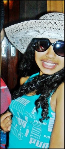 Muito chata, muito folgada, muito escandalosa, muito irritante, muito estressada, muito carente, muito sozinha, prazer eu *-*