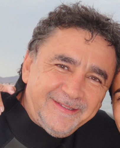 Nacido DF. En Los Cabos desde 85;Pro-Ecología marina.Reportero/Periodista desde 72. Empresario Comunicación/productor Radio/TV desde 90. Corresp. Televisa 1992