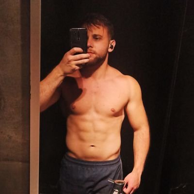 Eu sei que sou lindo e invejo você
que teve a sorte de me conhecer