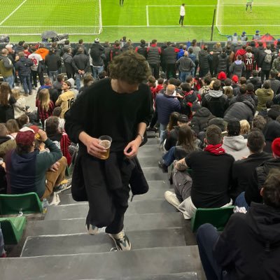 Milanista e benfiquista.