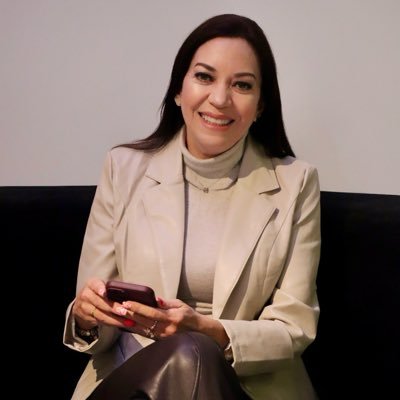 Directora del Instituto de Educación Media Superior y Superior de Michoacán | Mtra. en Ciencia Política y Mtra. en Educación | Feliz esposa y madre