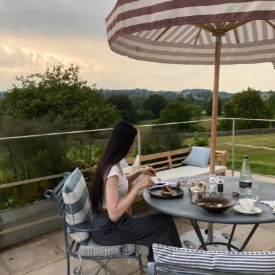 No matter how good the copywriting is, nothing can compare to the romance of eating cake on a summer evening.