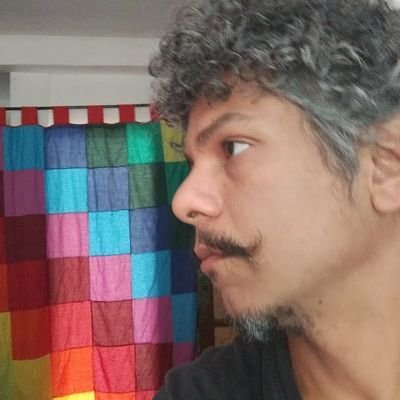 Arquiteto e urbanista.
Pai de três lindas crianças.
Ativista pelo direito à moradia.
Meu perfil não me define, eu sou meu próprio lar.