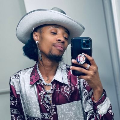 🏳️‍⚧️ 🖤💜 34. ♋️ Cancer 7/5. Goofy asf & dassit😁