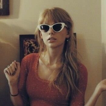 full time swiftie & romance reader, english teacher, gilmore girls enthusiast, and your argumentative, antithetical dream girl