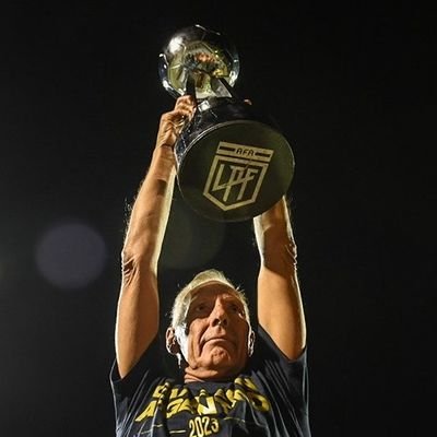 EliAlmironRC's profile picture. Síganme los buenos, y los que no le dicen birra a la cerveza.