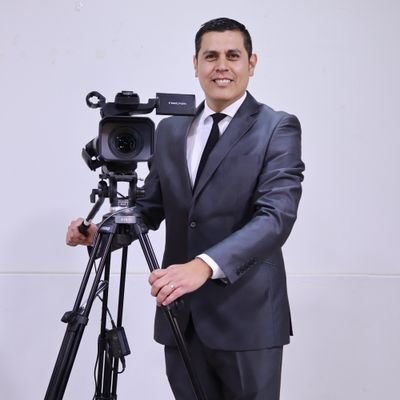 Orgulloso papá y periodista.
Rusia 2018 y CA 2019. Cofundador @cosaseriaperu
Bausatino con escuela en @larepublica_pe Conductor en @visionsurtv
Dios 🙌🏻✨