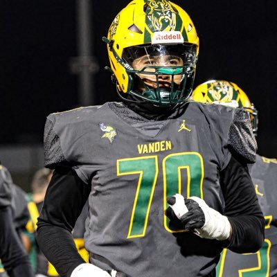 6’6” 266| Class of ‘25, LT 🏈| Stretch 4🏀 Vanden H.S.| 4.25 GPA| 2 Sport Athlete