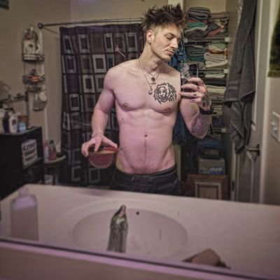 seanpsx's profile picture. 420 friendly, GreenThumb, VRgamer - FPS etc! IG @seanpsx
https://t.co/hEn06NnFDv