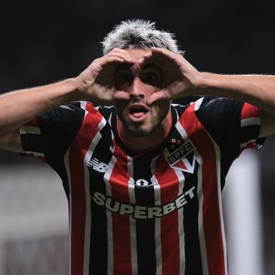 O personagem desse perfil é fictício todos os tweets são péssimos com linguagem obscena e não deve ser lido por ninguém.