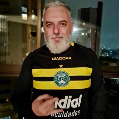 Apaixonado pelo Coritiba | Músico e cinéfilo | Editor do @coxanautas | Crítico e analítico esportivo 🇳🇬👊🏻🤘🏼