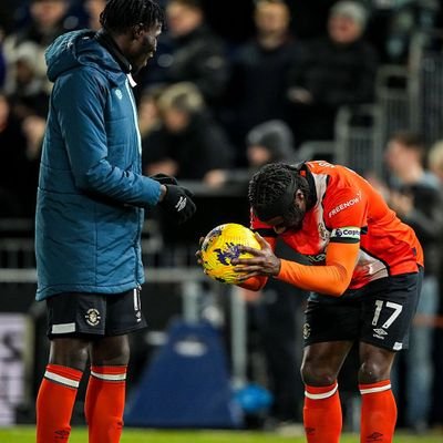 Proud @LutonTown supporter🧡
                                                                      
#COYH Staying up with 25 points🤪